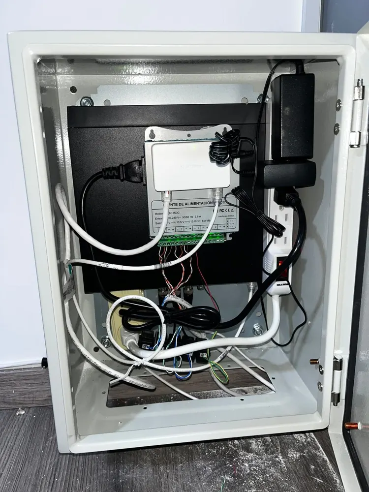 Gabinete de control de acceso – trabajo de MisterTech en Chihuahua