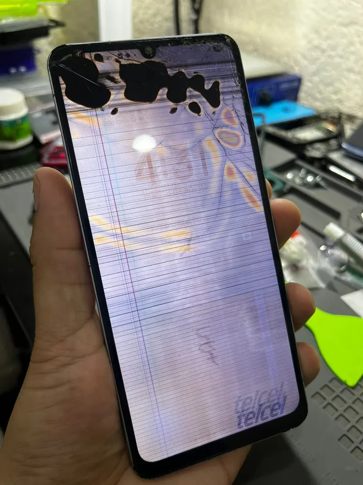 Pantalla dañada lista para cambio – trabajo de MisterTech en Chihuahua